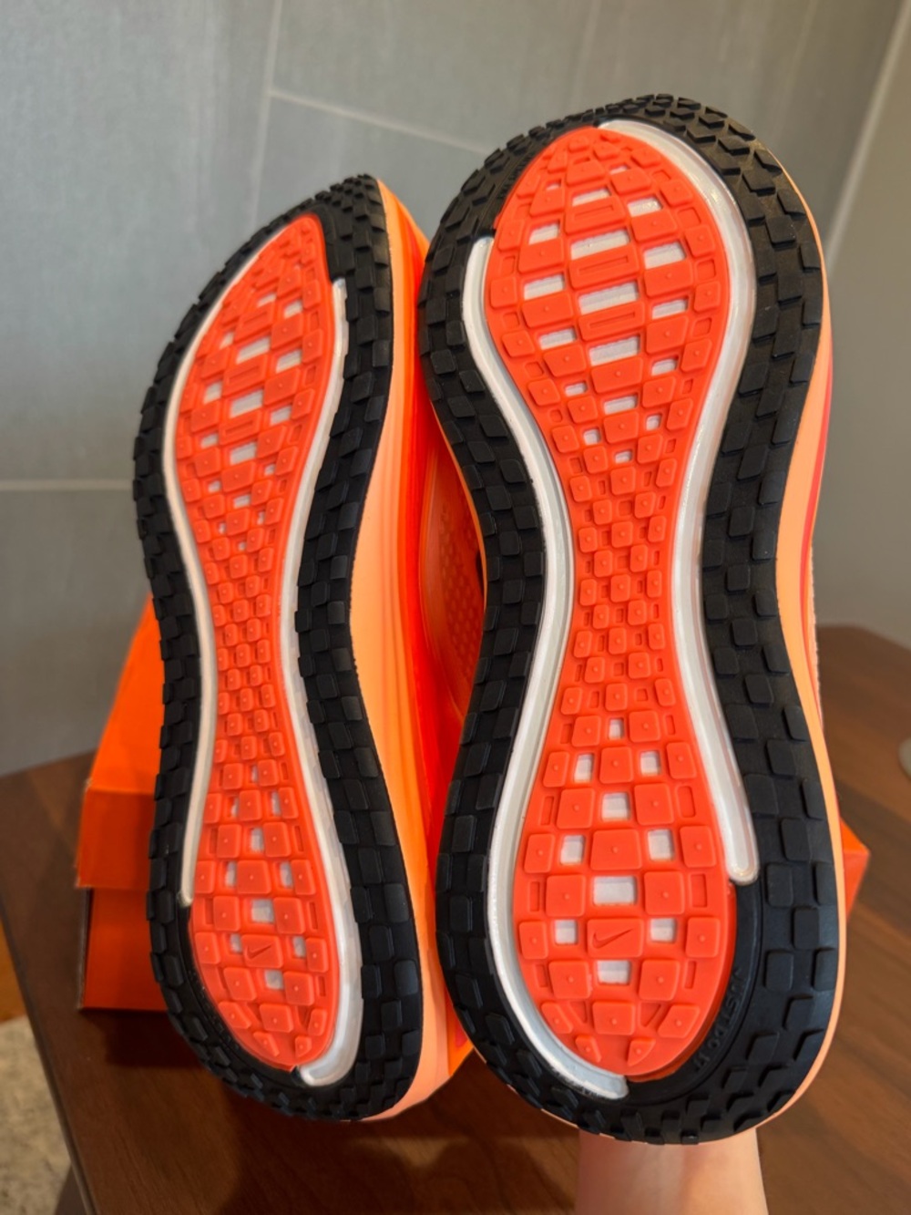 Nike Men’s Vomero Plus - Picture 3 of 3